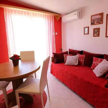 Appartement Mediteran, Kleine Mit Terrasse Trogir