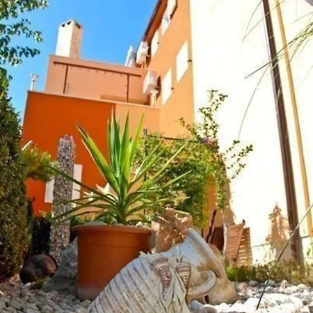 Mediteran, Kleine Mit Terrasse Apartment *